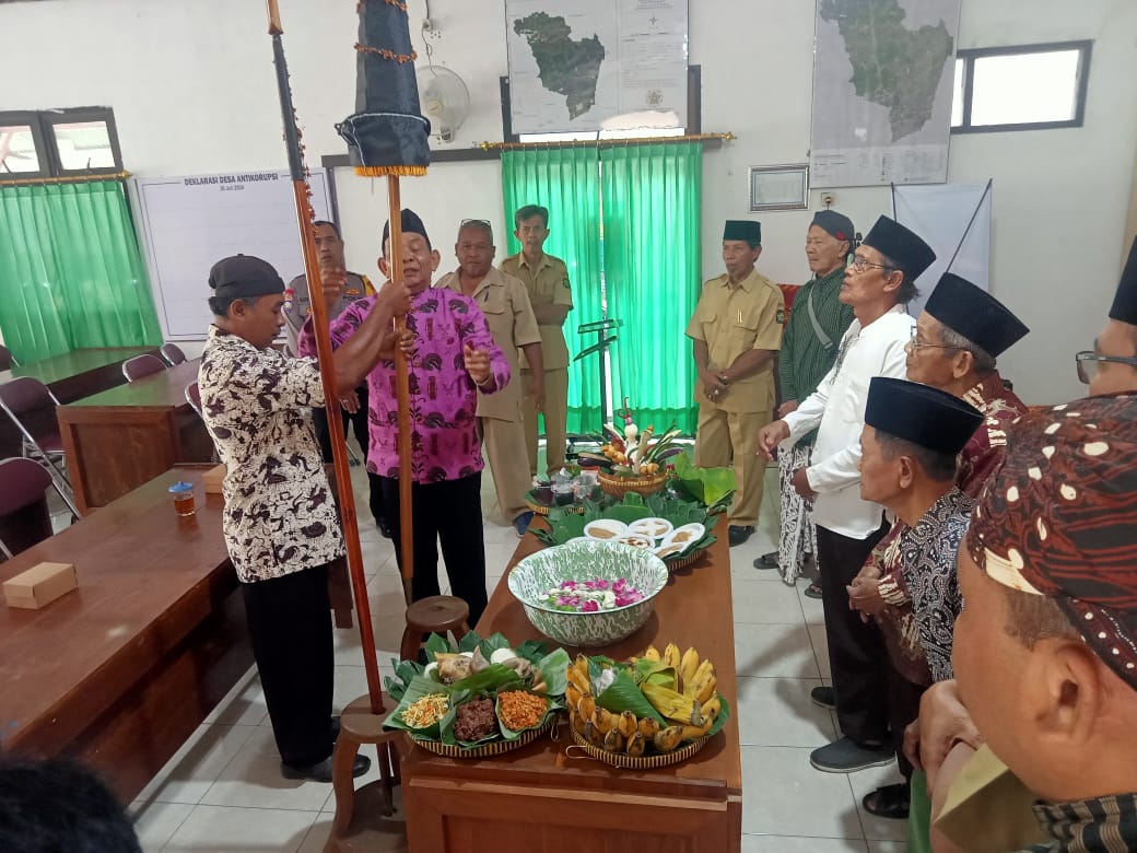 Pemerintah Kalurahan Hargorejo Gelar Tradisi Jamasan di Aula Kalurahan Hargorejo